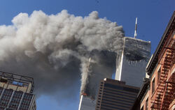  Feuer und Rauchschwaden am World Trade Center. 