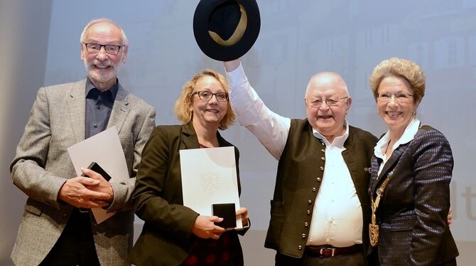 Über solche Bürger freut sich nicht nur Oberbürgermeisterin: Barbara Bosch (rechts) mit Günter Jung, Sabine Dörr und Georg Jentz