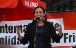 Linken-Spitzenkandidatin Janine Wissler gab sich in Tübingen betont kämpferisch.  FOTO: LÖFFLER 