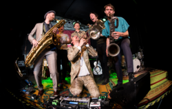 Weltmusik spielt im franz.K seit jeher eine zentrale Rolle.