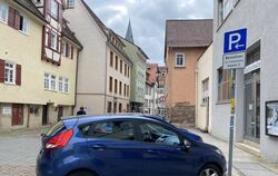 In der Altstadt sind Parkplätze rar. Besitzer von Anwohnerparkausweisen finden mit Glück trotzdem einen Stellplatz.  FOTO: SAPOT