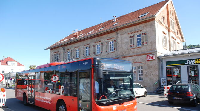 Die Fahrt im Stadtbus von Metzingen nach Glems kostet derzeit 2,70 Euro.  FOTO: PFISTERER