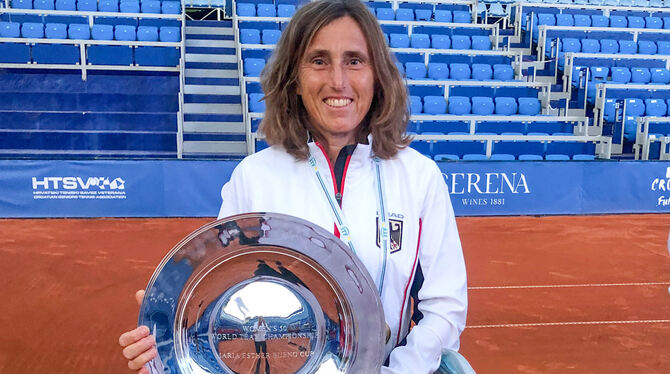 Dreifache Tennis-Weltmeisterin der Damen 50: Anke Wurst aus Reutlingen.  FOTO: VEREIN