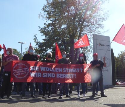 Protest gegen den geplanten Stellenabbau bei Walter in Tübingen. FOTO: BERNKLAU