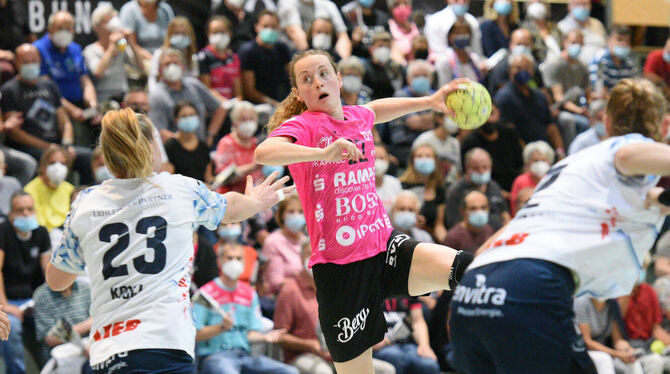 Nationalspielerin Maren Weigel, die fünf Tore erzielt, ist beim Derby-Sieg gegen Neckarsulm eine der besten Metzingerinnen. Foto