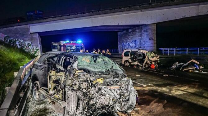 Unfall auf A8 bei Pforzheim Unfall auf A8 bei Pforzheim