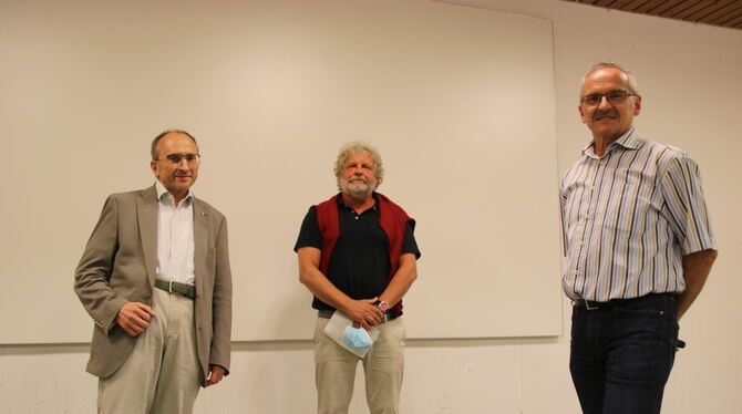 Der Vorstand des Kreisobstbauverbands Reutlingen wurde neu aufgestellt: Dietmar Bez (links) verabschiedete sich nach zwölf Jahre