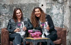 Simone Härter (links) und Yasmin Naimi geben mit ihrem Buch einen Anstoß für Selbstliebe und zeigen Wege auf, wie mit Kummer ode