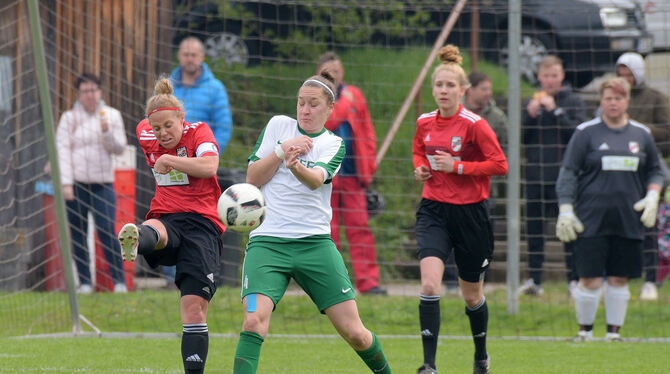Beendet ihre Laufbahn: Derendingens Fußball-Ikone Nina Weiß.  FOTO: BAUR