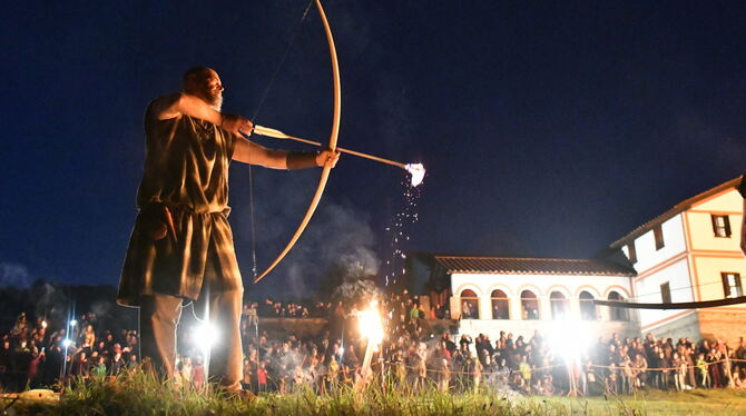 Römerfest, Hechingen, Freilichtmuseum Brandpfeile auf die Angreifer