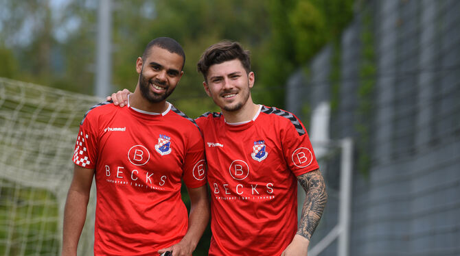 Julio Leitago Gourgel (links) und Ante Galic vom SV Croatia Reutlingen.  FOTO: BAUR/EIBNER