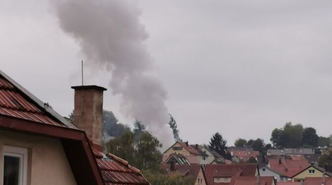 Große Rauchsäule über Pfullingen.