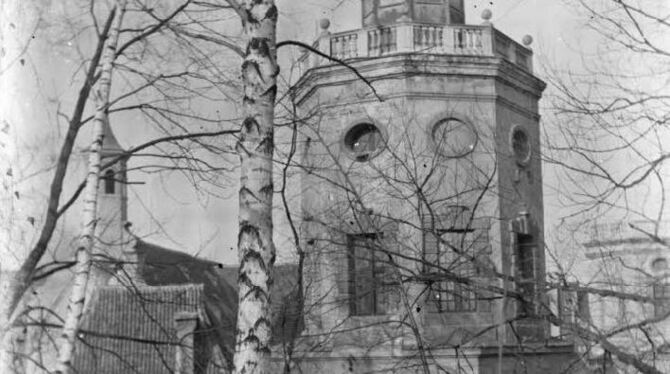 Wo steht dieser markante Turm, der um 1910 fotografiert wurde?