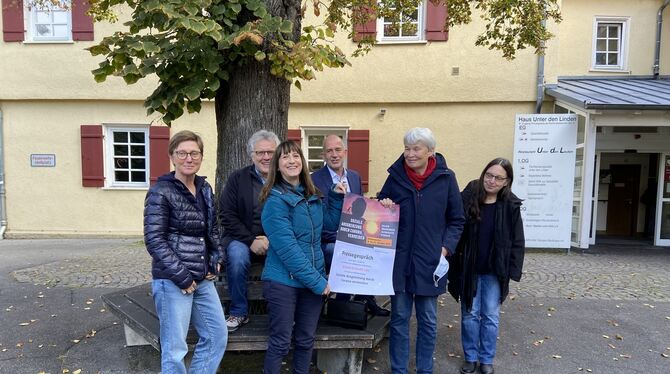 Die Liga der Reutlinger Wohlfahrtsverbände macht anlässlich der bundesweiten Aktionswoche mobil gegen Armut (von links): Susanne