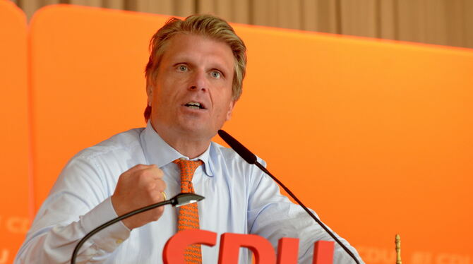 Thomas Bareiß wird in Lichtenstein erneut zum Vorsitzenden des CDU-Bezirksverbands Württemberg-Hohenzollern gewählt. Er erhält r