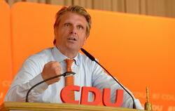 Thomas Bareiß wird in Lichtenstein erneut zum Vorsitzenden des CDU-Bezirksverbands Württemberg-Hohenzollern gewählt. Er erhält r