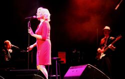 Maren Kroymann und Pianist Matthias Binner im Sudhaus Tübingen