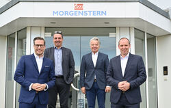 Firmengründer und Aufsichtsratsvorsitzender Bernhard Morgenstern (Zweiter von rechts) mit seinen Söhnen Robin Morgenstern (links