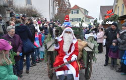 Ob der legendäre Weihnachtsmann Corona noch überlebt auf dem Weihnachtsmarkt in Glems, ist ebenso fraglich wie die Ausgestaltung