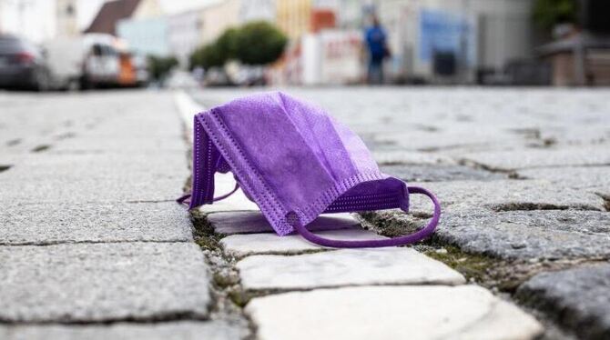 Coronavirus &#8211; Maske auf Straße