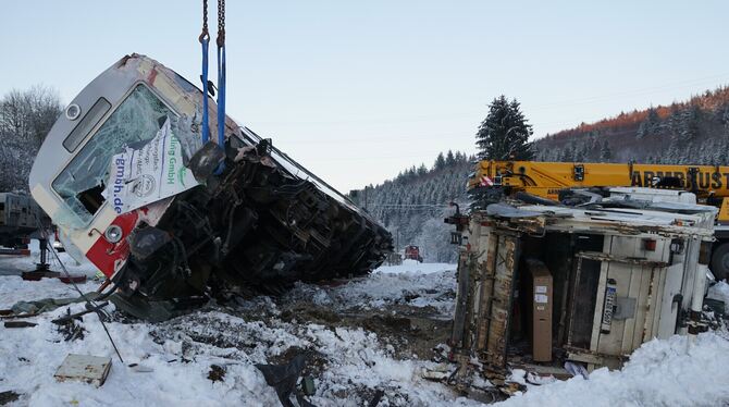 Im Januar war das Müllfahrzeug, das der Mann lenkte, bei Marbach mit einem Zug der Alb-Bahn zusammengestoßen. Dabei wurde der Lo