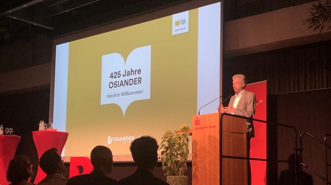 Tübingens Oberbürgermeister Boris Palmer bezeichnete Osiander in seiner Laudatio als »Stehaufmännchen«.