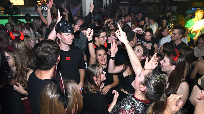 Endlich wieder feiern: Auch bei der Halloween-Party in der Reutlinger Area 14 am Sonntagabend ging die Post ab. FOTO: PIETH