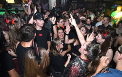 Endlich wieder feiern: Auch bei der Halloween-Party in der Reutlinger Area 14 am Sonntagabend ging die Post ab. FOTO: PIETH