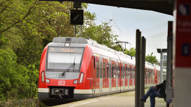 Ökostrom? Die S-Bahn in Stuttgart fährt nicht darauf ab. FOTOS: KOVALENKO/LICHTGUT