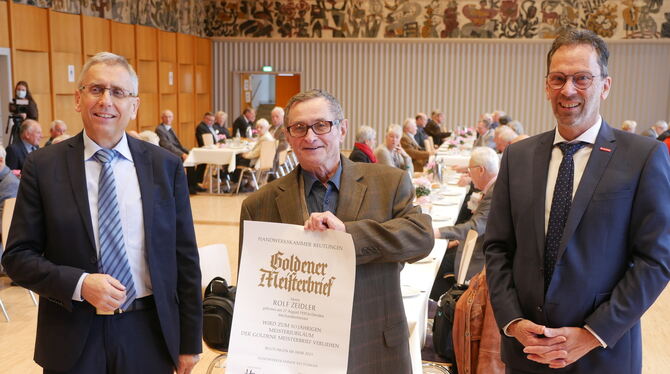 In der Eninger HAP-Grieshaber-Halle wurden zahlreiche Handwerker mit dem Goldenen Meisterbrief geehrt, weil sie vor 50 Jahren di