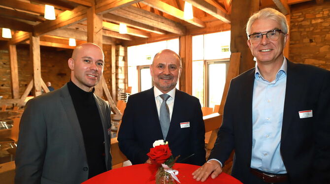 Christian Rauch, Chef der Landesagentur für Arbeit (rechts), verabschiedete Wilhelm Schreyeck (Mitte) als Leiter der Agentur für
