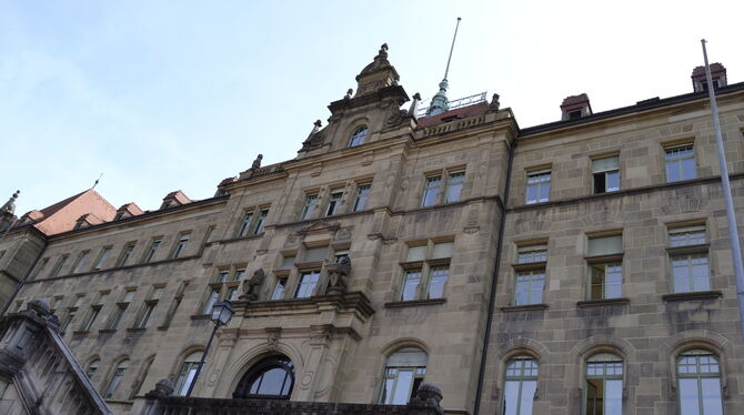 Das Landgericht in Tübingen. Hier muss sich ein 24-jähriger Asylsuchender wegen einer Messerattacke verantworten.