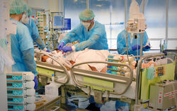 Die Lage in den Krankenhäusern verschärft sich.  FOTO: GRUBITZSCH/DPA