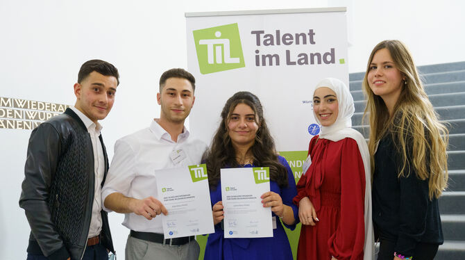 Sie wurden neu ins Förderprogramm Talent im Land aufgenommen (von links): Hesam Torabi aus Pfullingen, Alaa Abou Khalel, Lama Ab