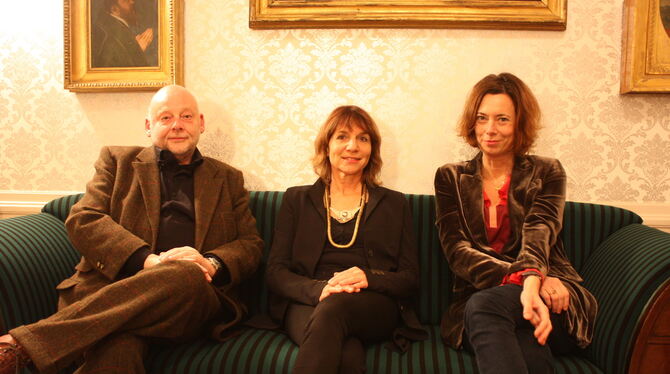 Autor Thomas Hettche, die Literaturwissenschaftlerin Dorothee Kimmich und Schriftstellerin  Eva Menasse (von links) im Dozentenz