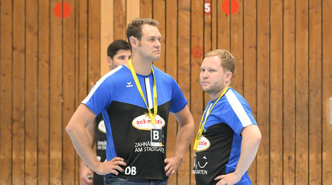 Tief enttäuscht: Pfullingens Trainer Daniel Brack (links) und »Co« Tobias Stoll.  FOTO: BAUR