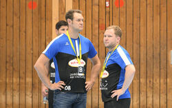 Tief enttäuscht: Pfullingens Trainer Daniel Brack (links) und »Co« Tobias Stoll.  FOTO: BAUR