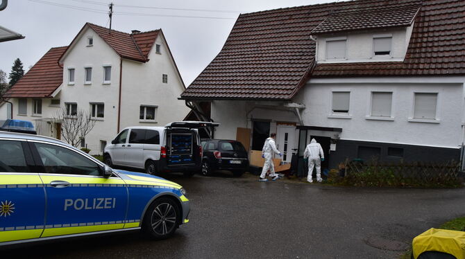 Die Spurensicherung im Haus des Getöteten in Mössingen-Belsen.