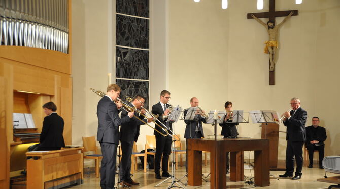 Konzert in der Mägerkinger St. Blasiuskirche: Elisabeth Zaia (von links) an der Orgel, Tobias Link und Rainer Bez Posaune, Chris