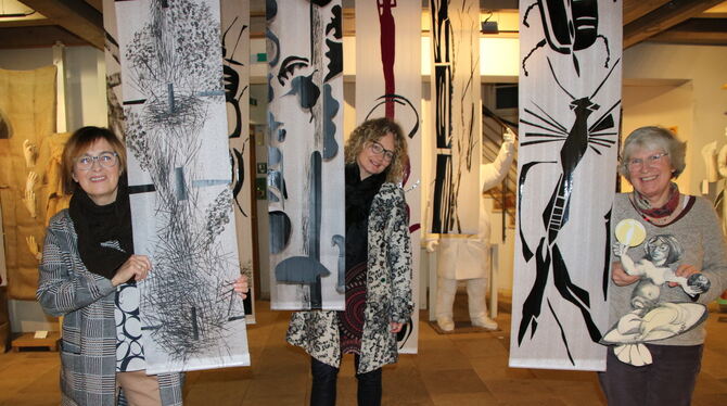 »Malerei, Grafik, Plastik«: Unter diesem Titel stellen (von links) Anna Dimster, Susanne Wahl und Xenia Muscat bis Montag, 10. J