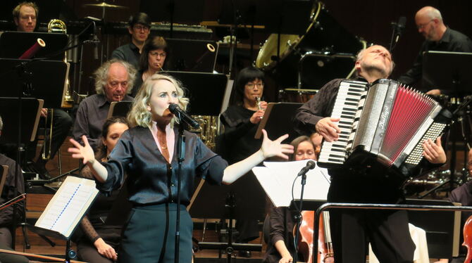 Sängerin Katharine Mehrling und Dirigent Enrique Ugarte