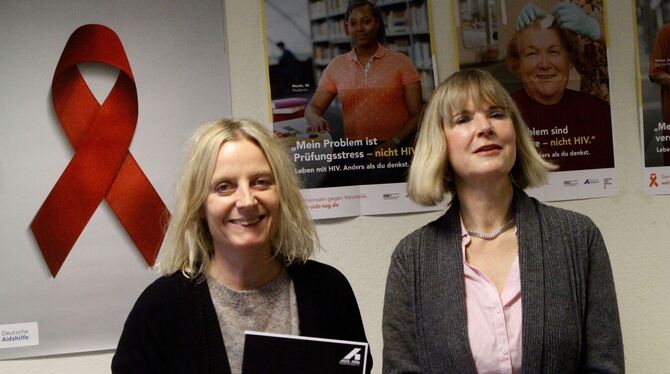Brigitte Ströbele (links) und Dr. Evelyn Thumm ist es wichtig, ihre HIV-Klienten auch während der Pandemie gut zu versorgen. FOT