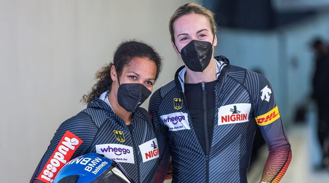 Im Zweierbob auf dem Weg zu Winter-Olympia 2022: Mariama Jamanka (links) und Alexandra Burghardt.