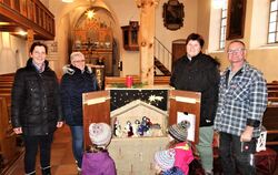 Sorgten zum zweiten Mal für einen Weihnachtsweg (von links): Pfarrerin Annedore Hohensteiner, Maria Gröger, Irene Stehle, Thomas