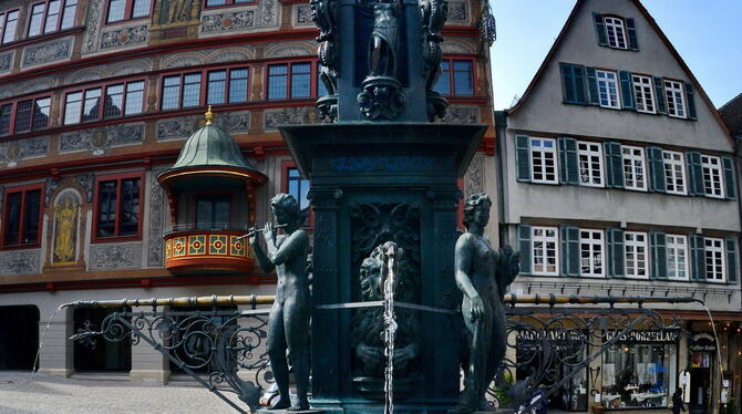 Markantes Ziel auf dem Tübinger Marktplatz: die Neptun-Figur auf dem Brunnen, 1948 aus Waffenschrott neu gegossen und sozusagen