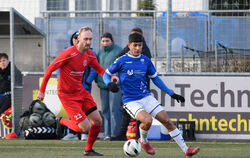 Dervis Erkan (rechts, hier im Duell mit Wangens Daniel Mayländer) wechselt in die Oberliga. Der 19-Jährige wird dem VfL Pfulling