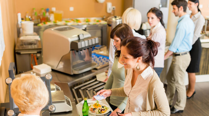 Bio oder nicht? In der Kantine hat man bisher oft keine Wahl. Das soll sich mit der Bio-Musterregion im Biosphärengebiet ändern.