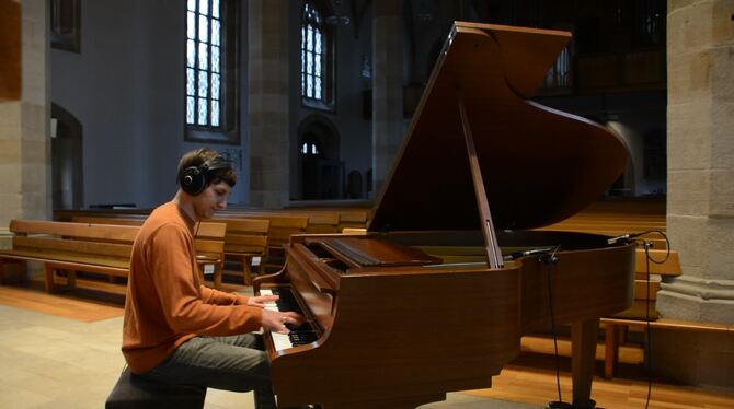 Eine Szene fürs Video, das am 6. Januar Premiere hat: Johannes Weller, der das Lied auch geschrieben hat, spielt seinen Part ein