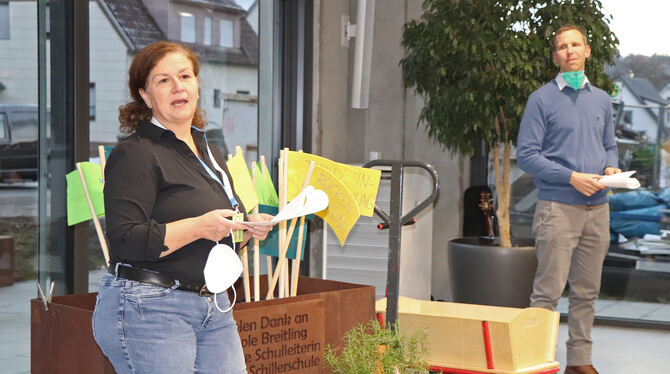 Nicole Breitling, Rektorin der Schillerschule, wurde verabschiedet.  FOTO: BLOCHING
