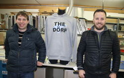 Daniel Blochinger (links) und Christian Egeler sind die Initiatoren der »The Dörf«-Kampagne − inzwischen gibt’s Verkaufsartikel